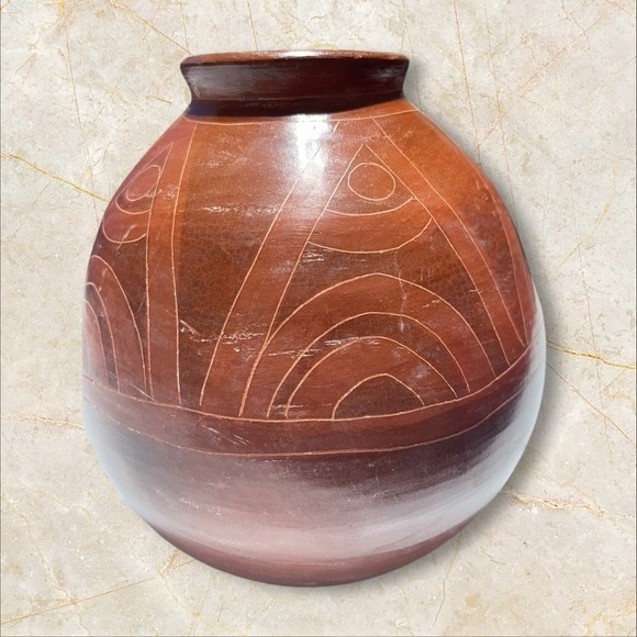 Vintage Nicaraguan Primitive Pottery Vase - Picture 8 of 10